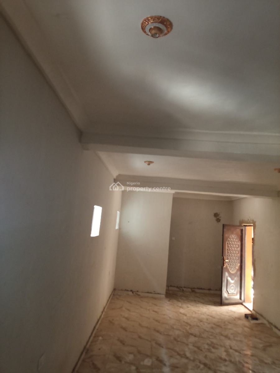 Spacious Shop Good for Office, Storage, Tailor and So on, Palmgrove, Shomolu, Lagos, Shop for Rent