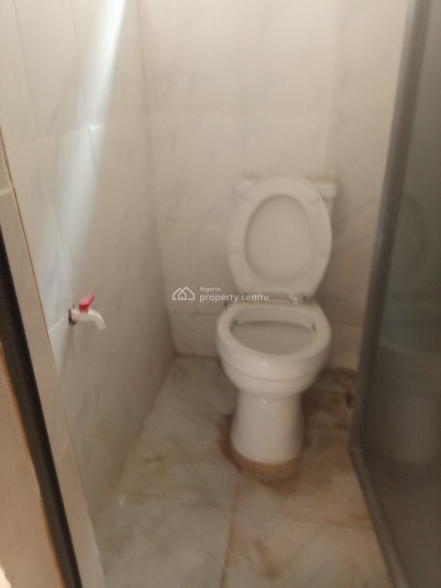 Standard Shop Ensuit with Toilet, Palmgrove, Shomolu, Lagos, Shop for Rent