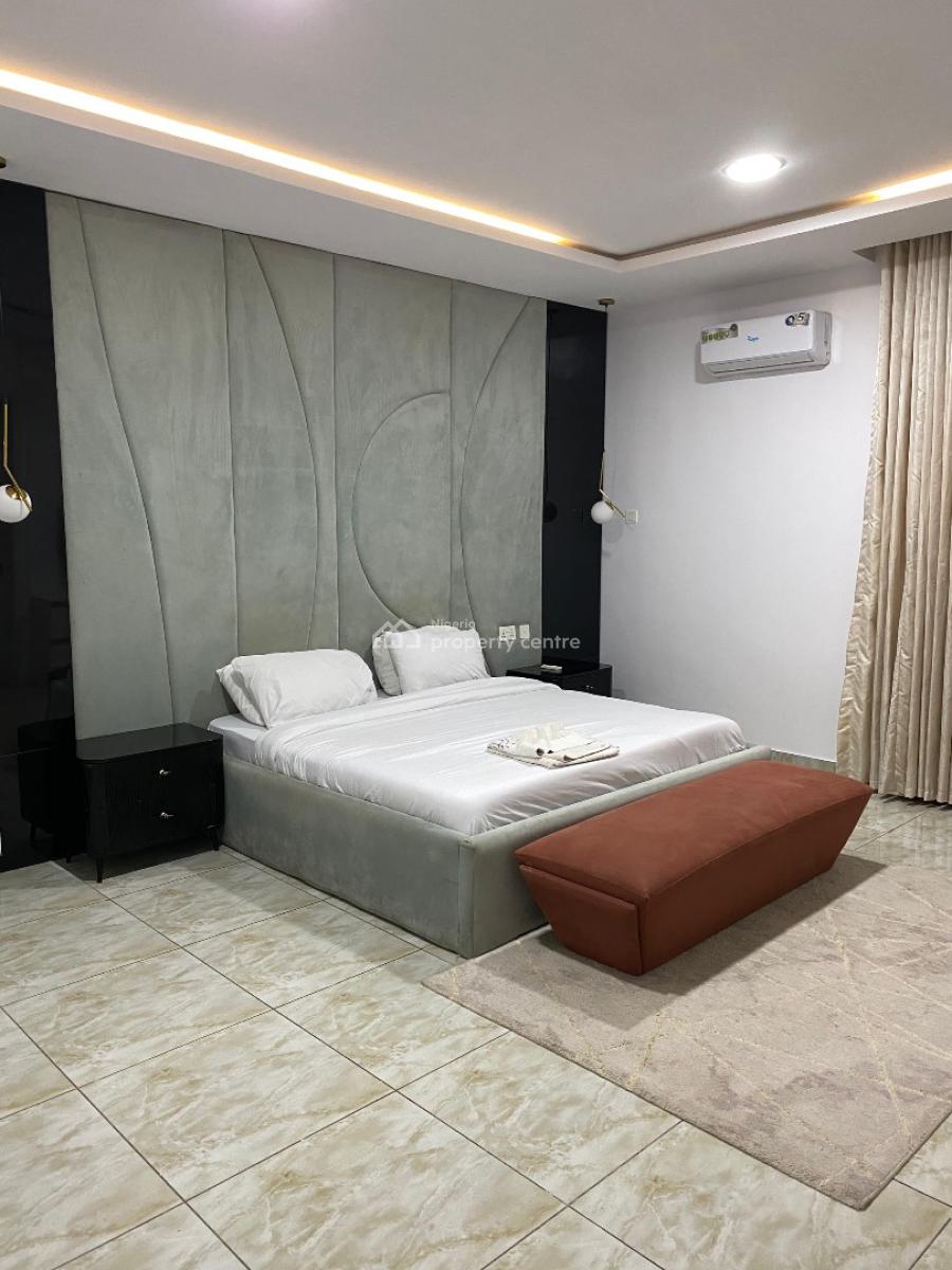 Beautiful 4 Bedroom Apartment, Lekki Phase 1, Lekki, Lagos, Flat / Apartment Short Let