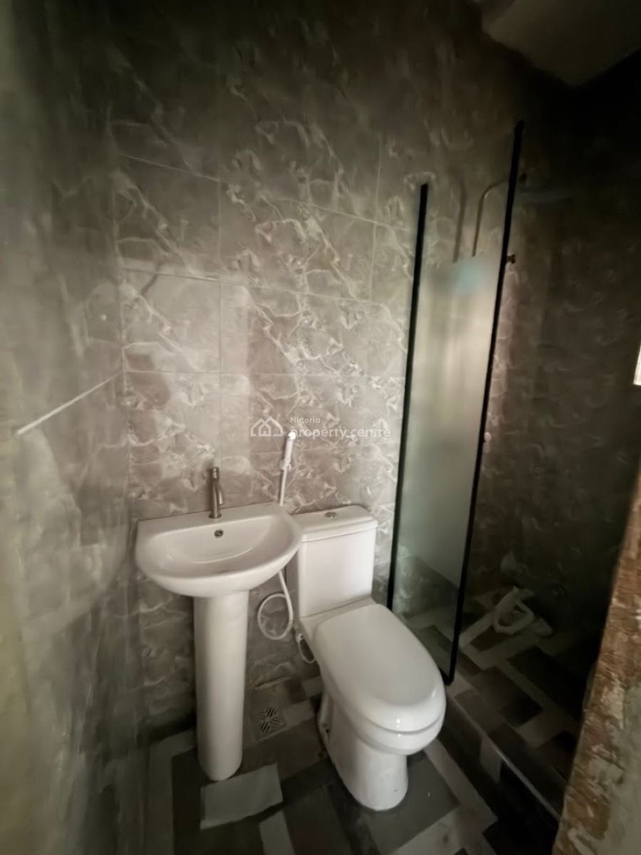 Standard 2 Bedroom Apartment, Coastal Road, Lekki, Lagos, Flat / Apartment for Rent