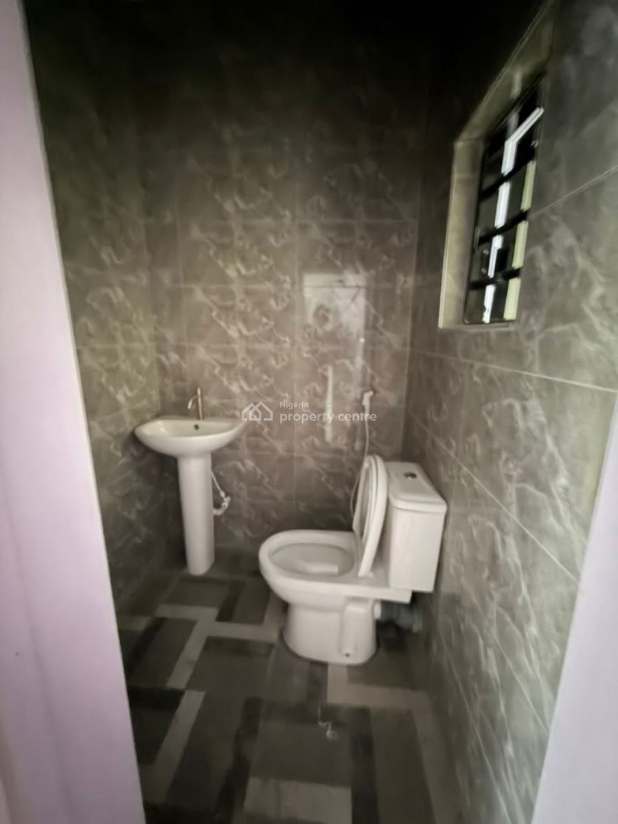 Standard 2 Bedroom Apartment, Coastal Road, Lekki, Lagos, Flat / Apartment for Rent