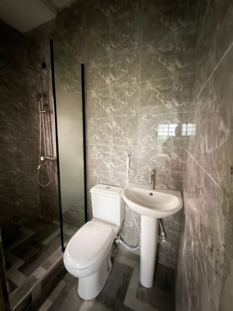 Standard 2 Bedroom Apartment, Coastal Road, Lekki, Lagos, Flat / Apartment for Rent