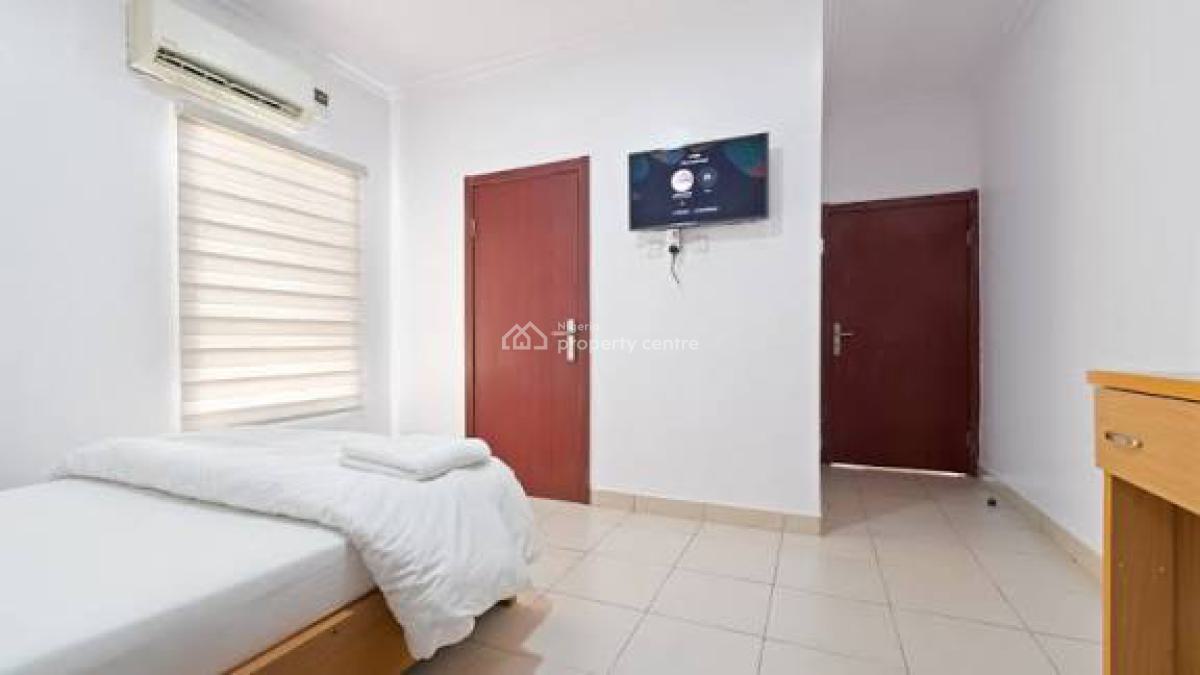 Exquisitely Furnished 3 Bedroom Apartment, Cromwell Estate, Chevron, Lekki Expressway, Lekki, Lagos, Flat / Apartment for Rent