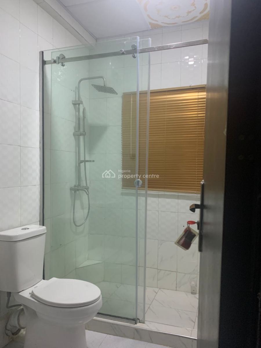 Well Maintained 3 Bedroom Flat on Second Floor., Surulere, Lagos, Flat / Apartment for Rent
