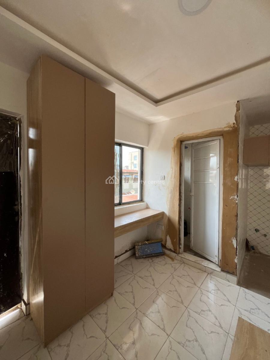 Lovely 1 Bedroom Apartment, Yaba, Lagos, Flat / Apartment for Sale