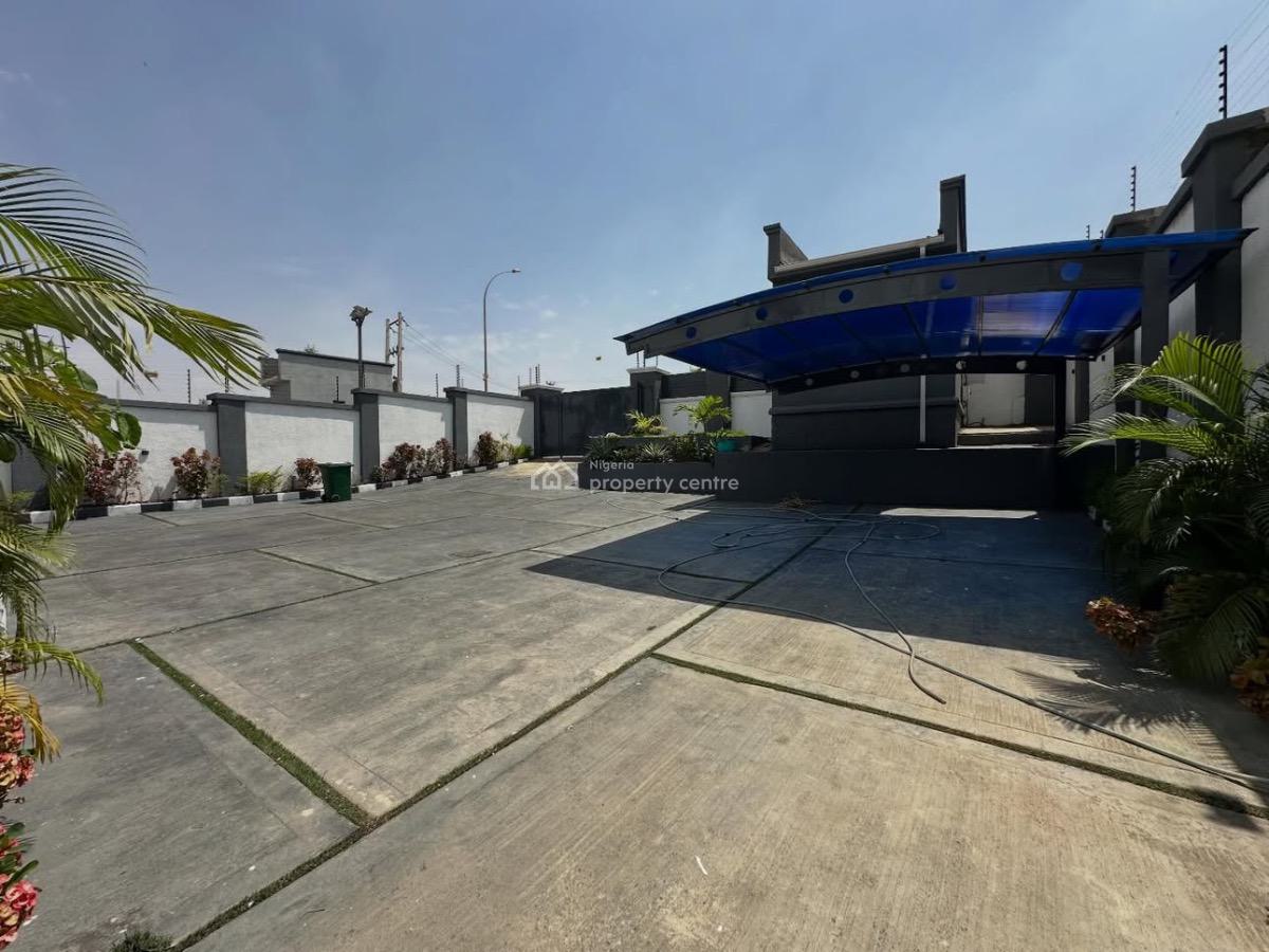 Smart 6 Bedroom Detached Duplex with a Pool & Gym on 900sqm, Guzape District, Abuja, Detached Duplex for Sale