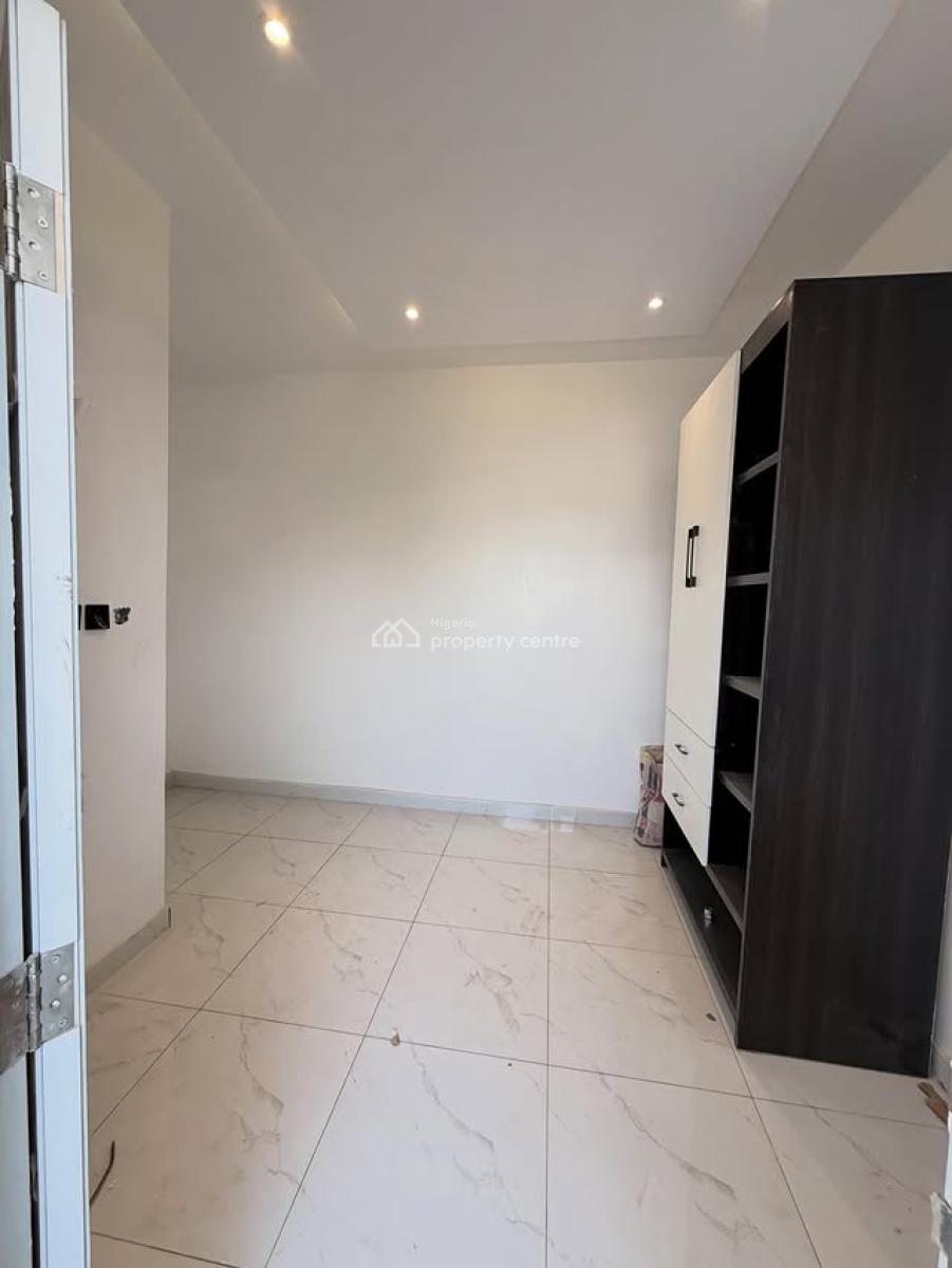 Exquisitely Finished 3 Bedroom Apartment with Bq, Guzape District, Abuja, Flat / Apartment for Rent