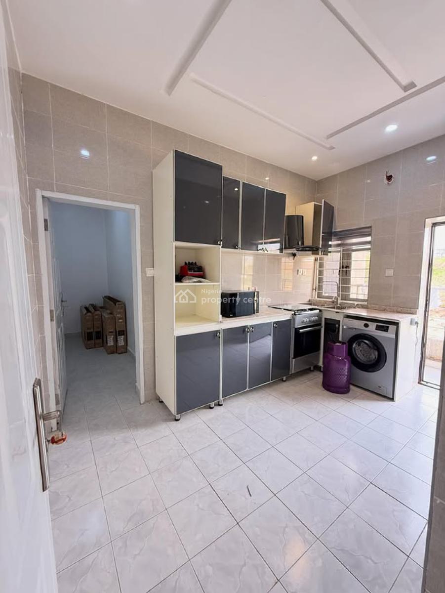 Exquisitely Finished 3 Bedroom Apartment with Bq, Guzape District, Abuja, Flat / Apartment for Rent