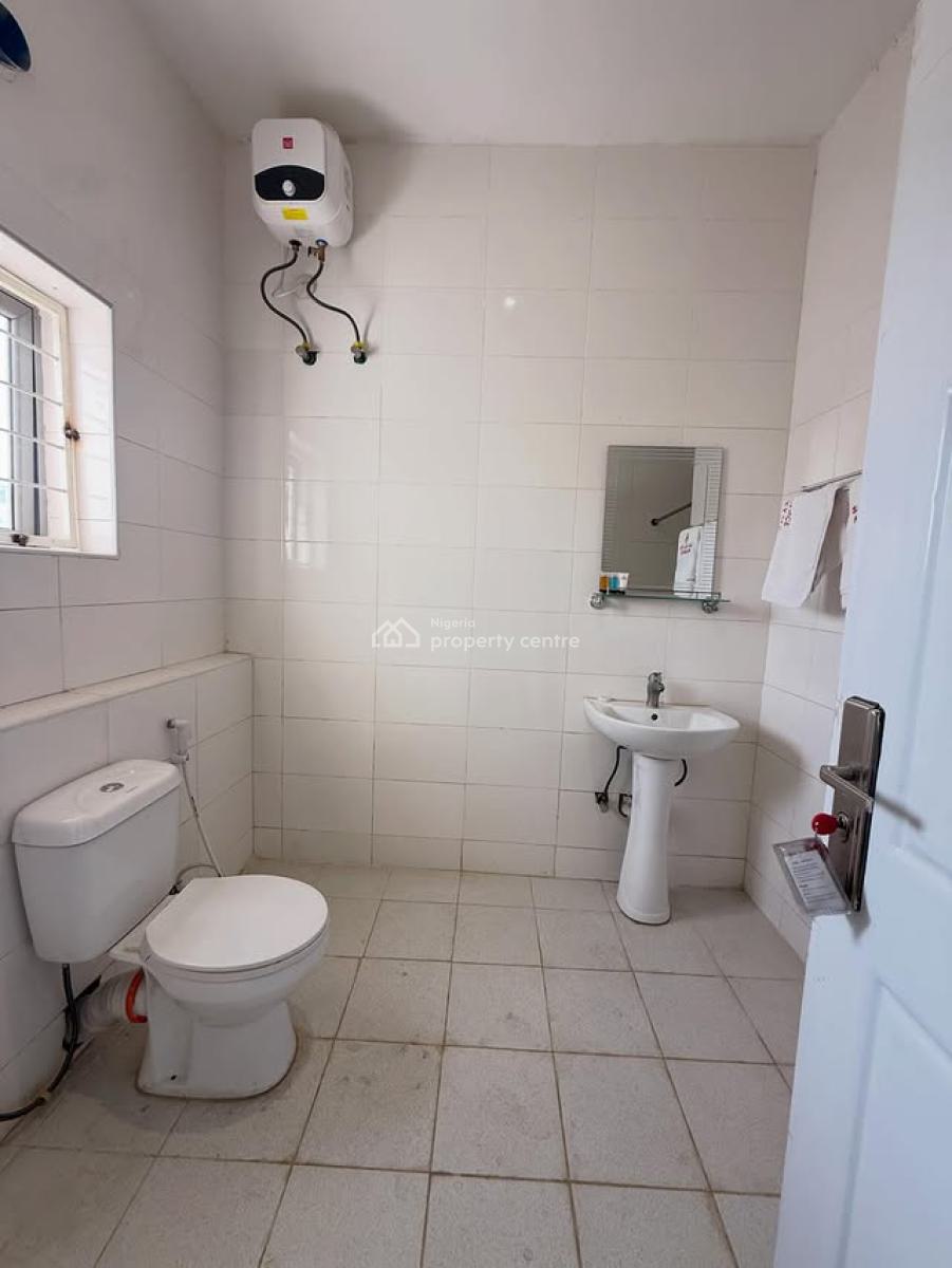 Exquisitely Finished 3 Bedroom Apartment with Bq, Guzape District, Abuja, Flat / Apartment for Rent