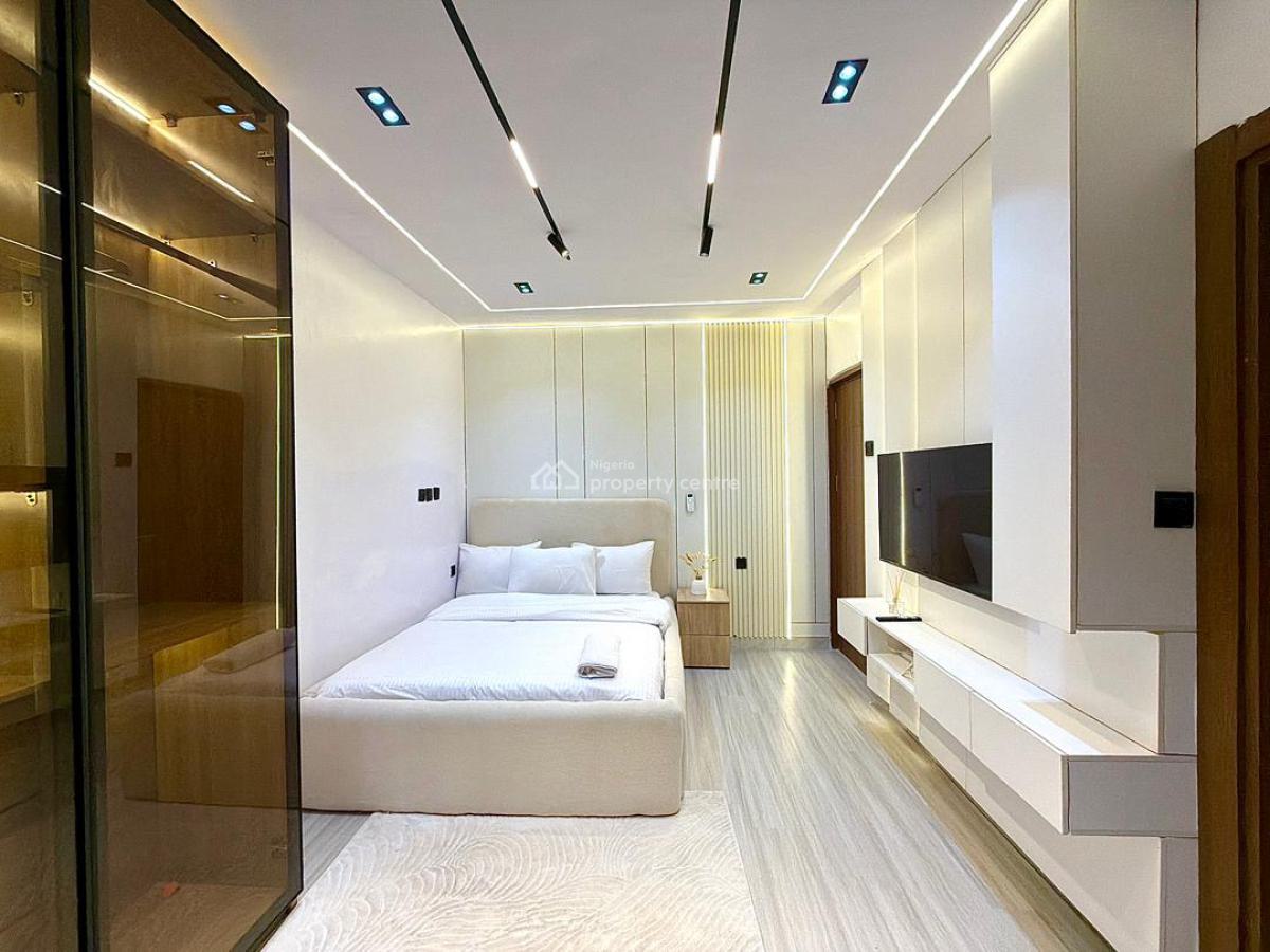 Exquisite 2 Bedroom Apartment, Freedom Way, Lekki Phase 1, Lekki, Lagos, Flat / Apartment Short Let