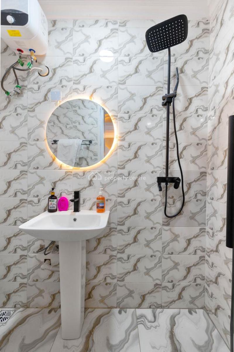 Deluxe Units, Off Admiralty, Lekki Phase 1, Lekki, Lagos, Mini Flat (room and Parlour) Short Let