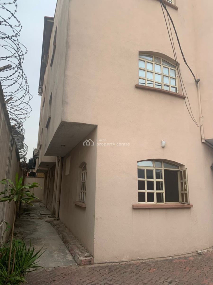 Well Maintained 3 Bedroom Apartment, Surulere, Lagos, Flat / Apartment for Rent