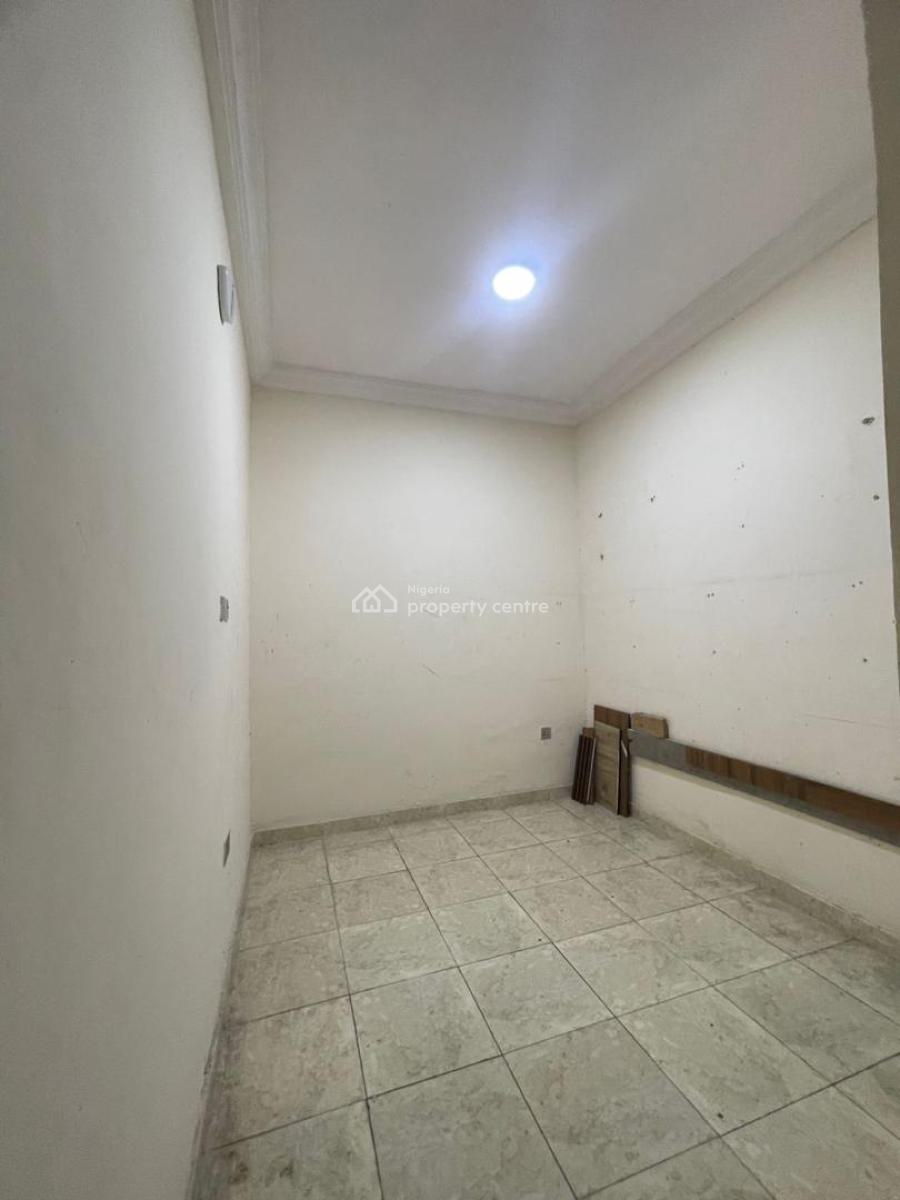 Spacious  3 Bedroom Flat with a Room Bq, Lekki, Lagos, Flat / Apartment for Rent