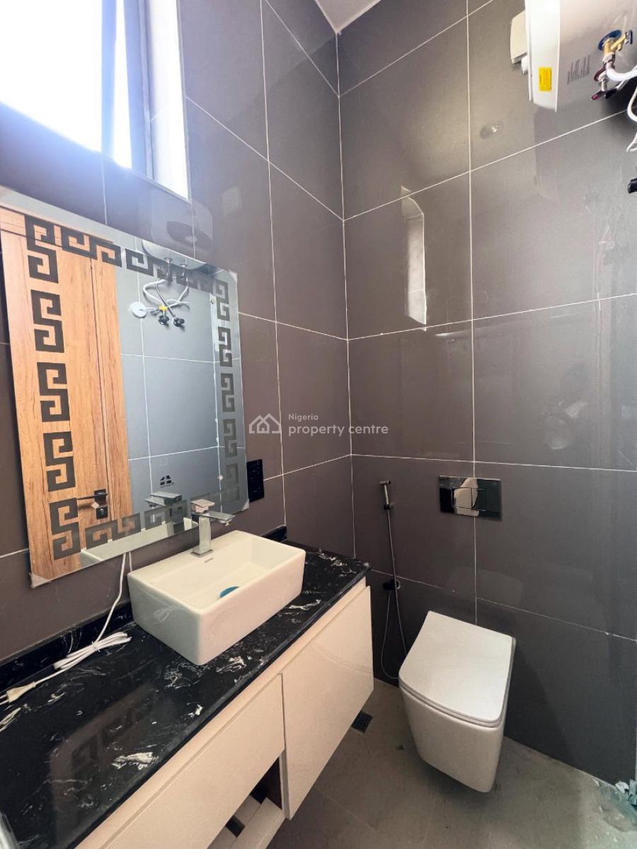 Beautiful Luxury 2 Bedroom Apartment with Bq, Lekki Phase 1, Lekki, Lagos, Block of Flats for Sale