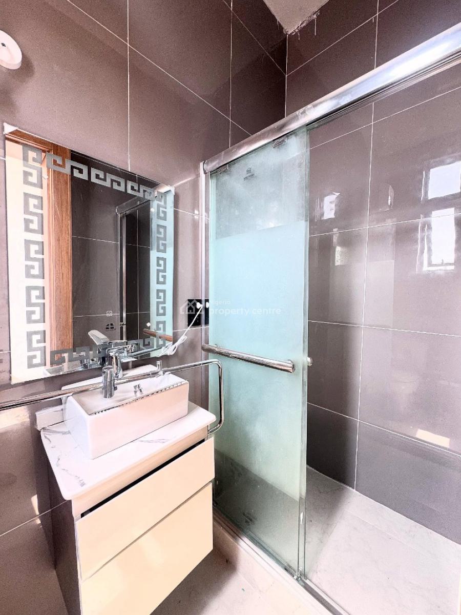 Beautiful Luxury 2 Bedroom Apartment with Bq, Lekki Phase 1, Lekki, Lagos, Block of Flats for Sale