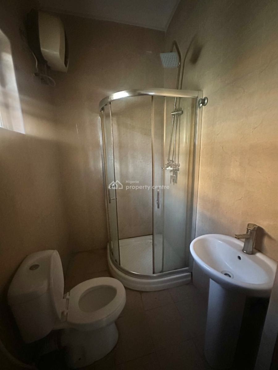 Nice Bedroom, Upstairs, Canal West Estate, Osapa, Lekki, Lagos, Flat / Apartment for Rent