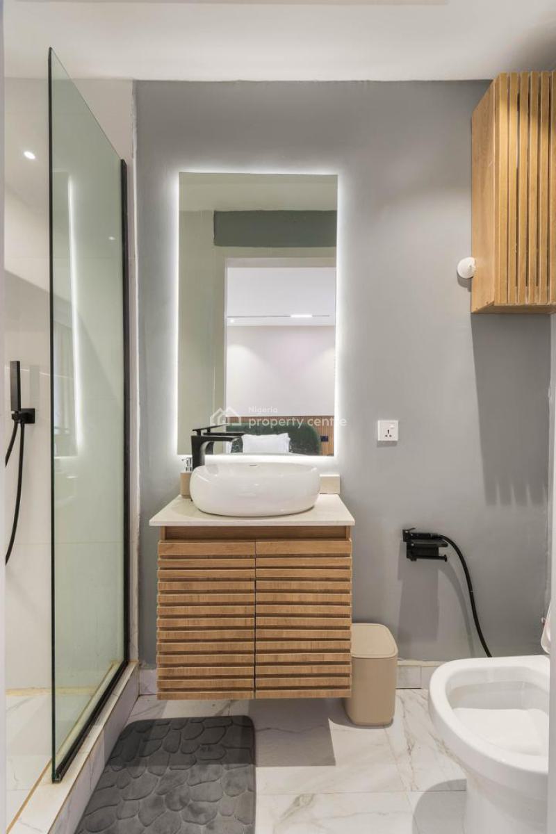 Stunning & Cozy 2-bedroom Apartment with Gym & Top-tier Amenities, Admiralty Way, Lekki Phase 1, Lekki, Lagos, Flat / Apartment Short Let