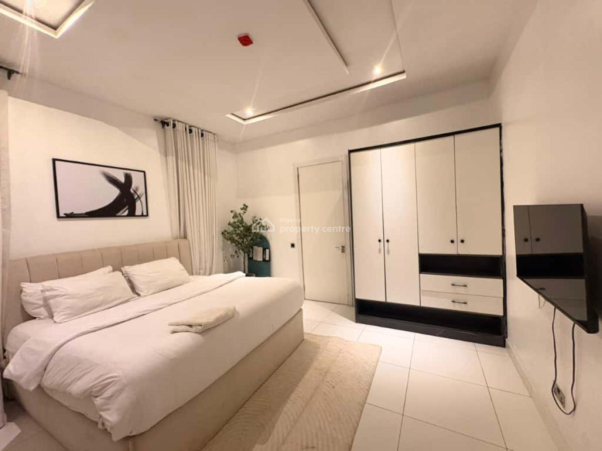Luxury One-bedroom Apartment with Ps5 and Housekeeping, Lekki Phase 1, Lekki, Lagos, Flat / Apartment Short Let