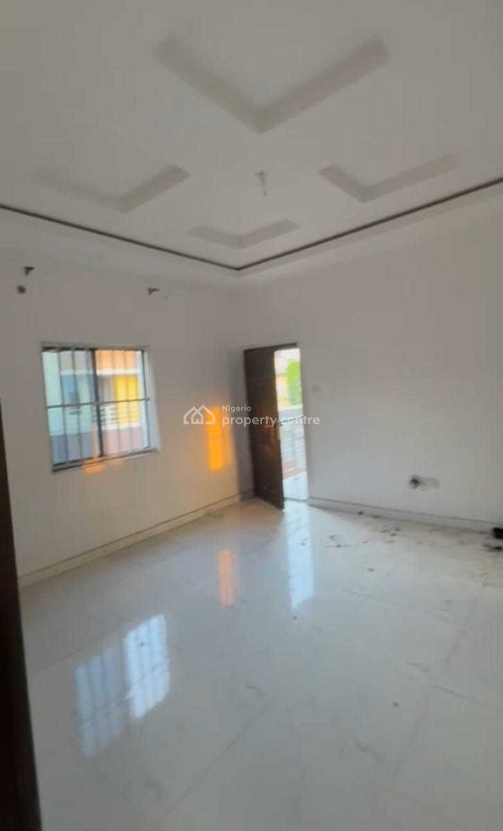 Executive & Powerfull 2 Bedroom Upstairs, Off Akinyemi, Alapere, Ketu, Lagos, Flat / Apartment for Rent