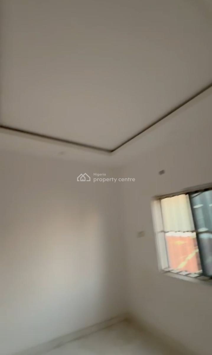 Executive & Powerfull 2 Bedroom Upstairs, Off Akinyemi, Alapere, Ketu, Lagos, Flat / Apartment for Rent