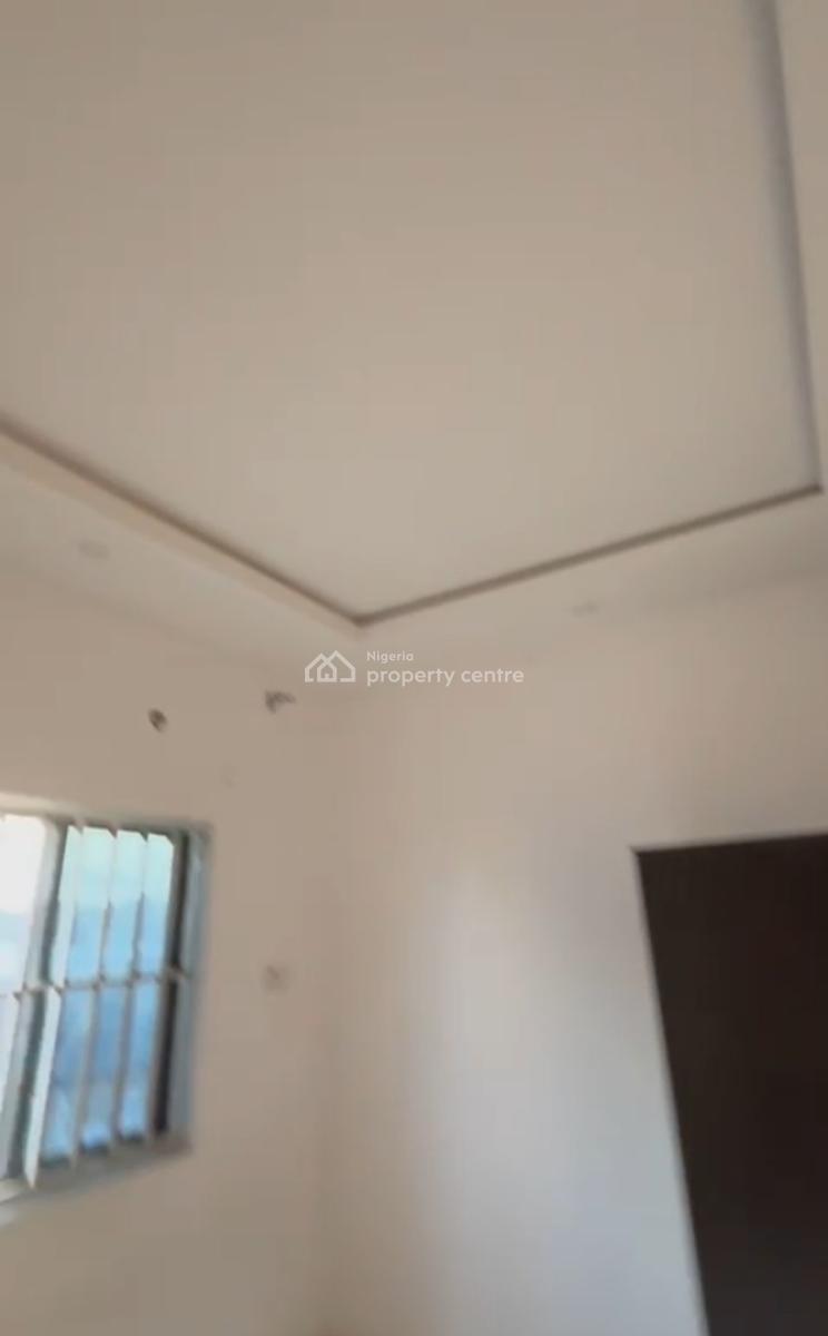 Executive & Powerfull 2 Bedroom Upstairs, Off Akinyemi, Alapere, Ketu, Lagos, Flat / Apartment for Rent