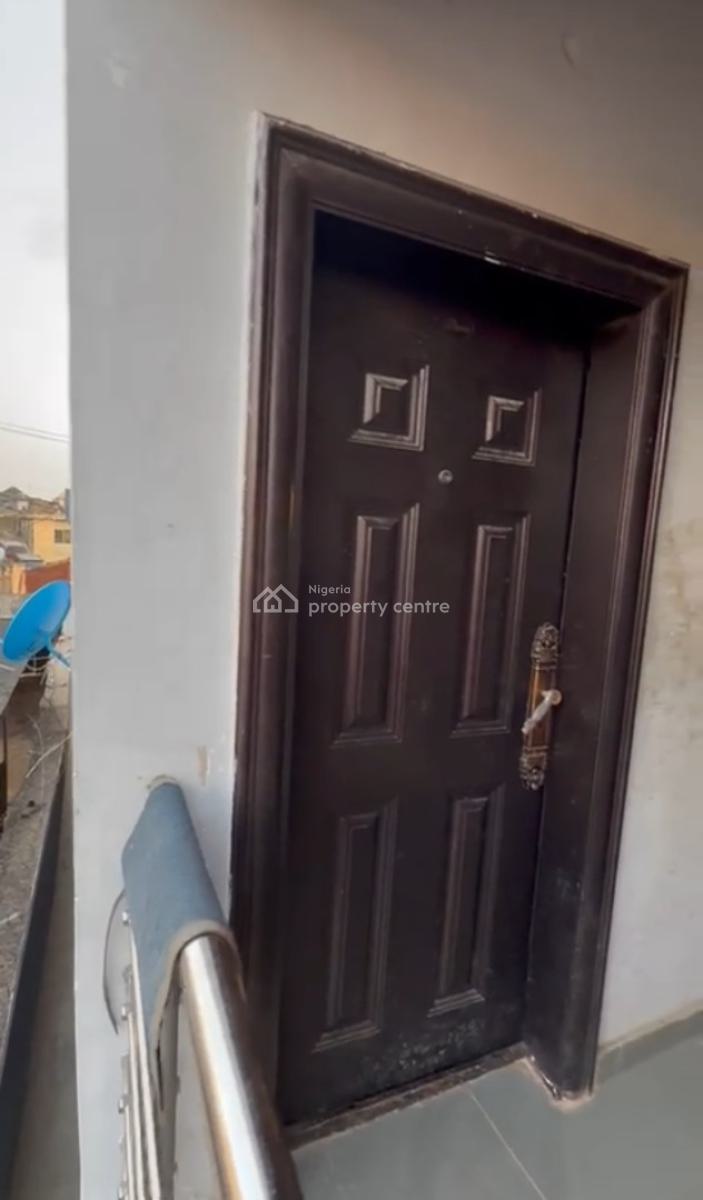 Executive & Powerfull 2 Bedroom Upstairs, Off Akinyemi, Alapere, Ketu, Lagos, Flat / Apartment for Rent