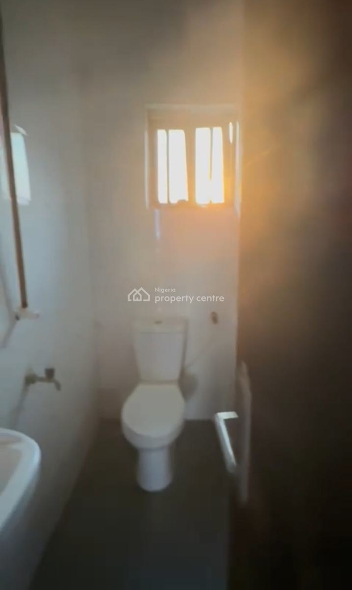 Executive & Powerfull 2 Bedroom Upstairs, Off Akinyemi, Alapere, Ketu, Lagos, Flat / Apartment for Rent