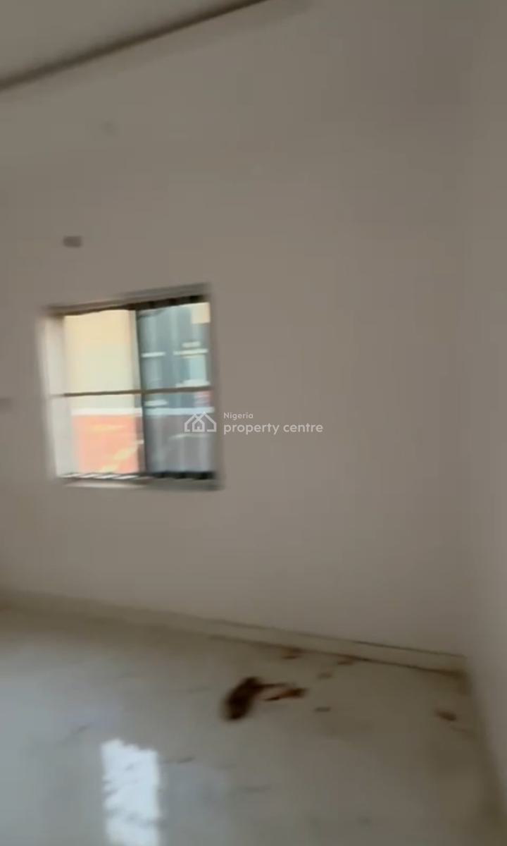 Executive & Powerfull 2 Bedroom Upstairs, Off Akinyemi, Alapere, Ketu, Lagos, Flat / Apartment for Rent