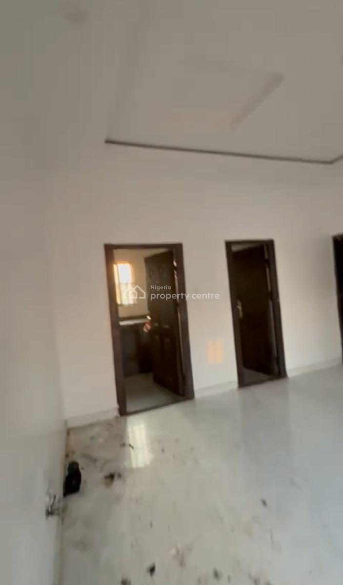 Executive & Powerfull 2 Bedroom Upstairs, Off Akinyemi, Alapere, Ketu, Lagos, Flat / Apartment for Rent