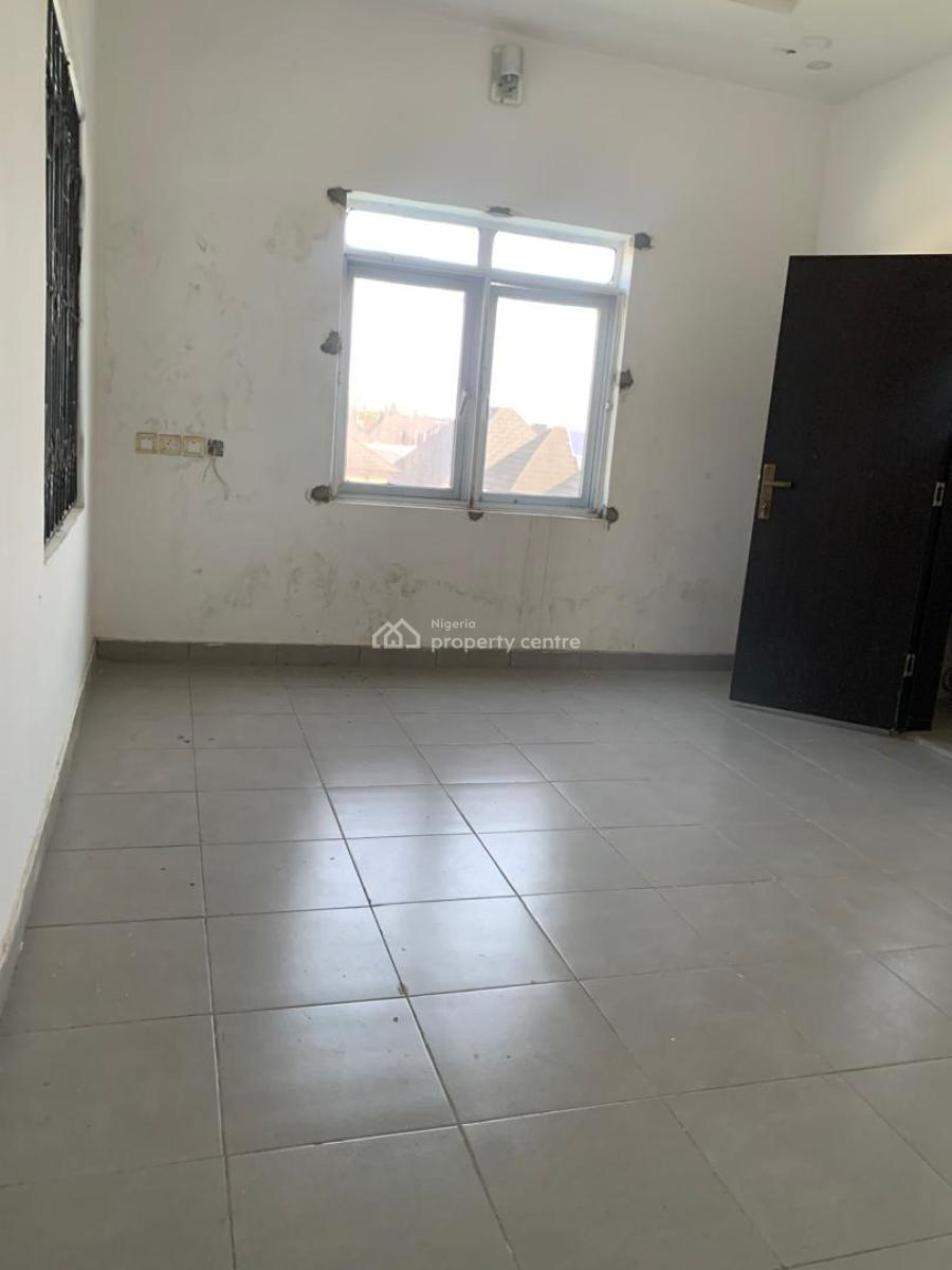 Neat 3 Bedroom Penthouse with 4 Balconies, Ikota, Lekki, Lagos, House for Rent