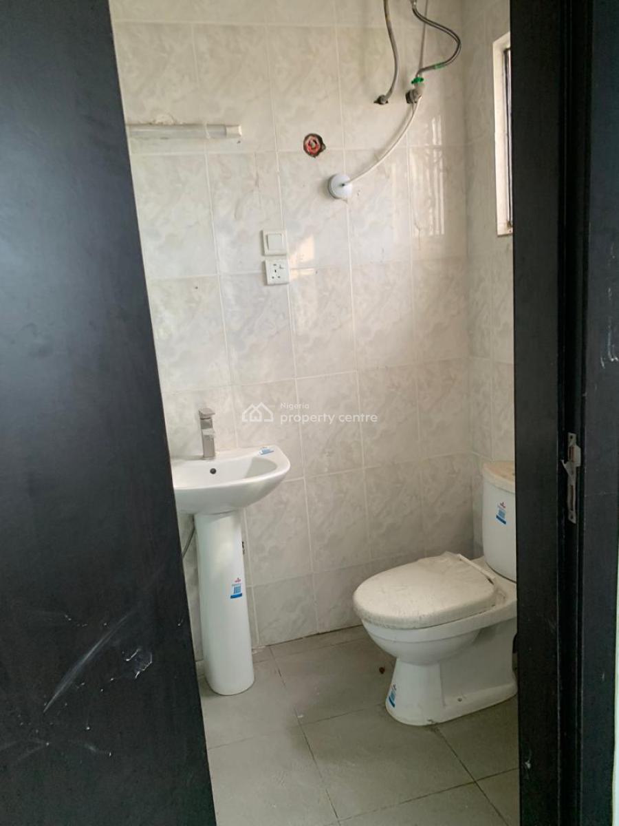 Neat 3 Bedroom Penthouse with 4 Balconies, Ikota, Lekki, Lagos, House for Rent