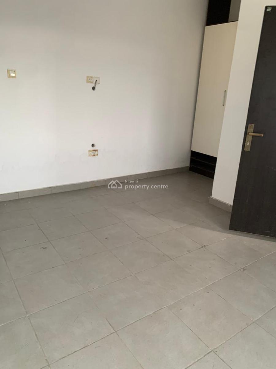 Neat 3 Bedroom Penthouse with 4 Balconies, Ikota, Lekki, Lagos, House for Rent