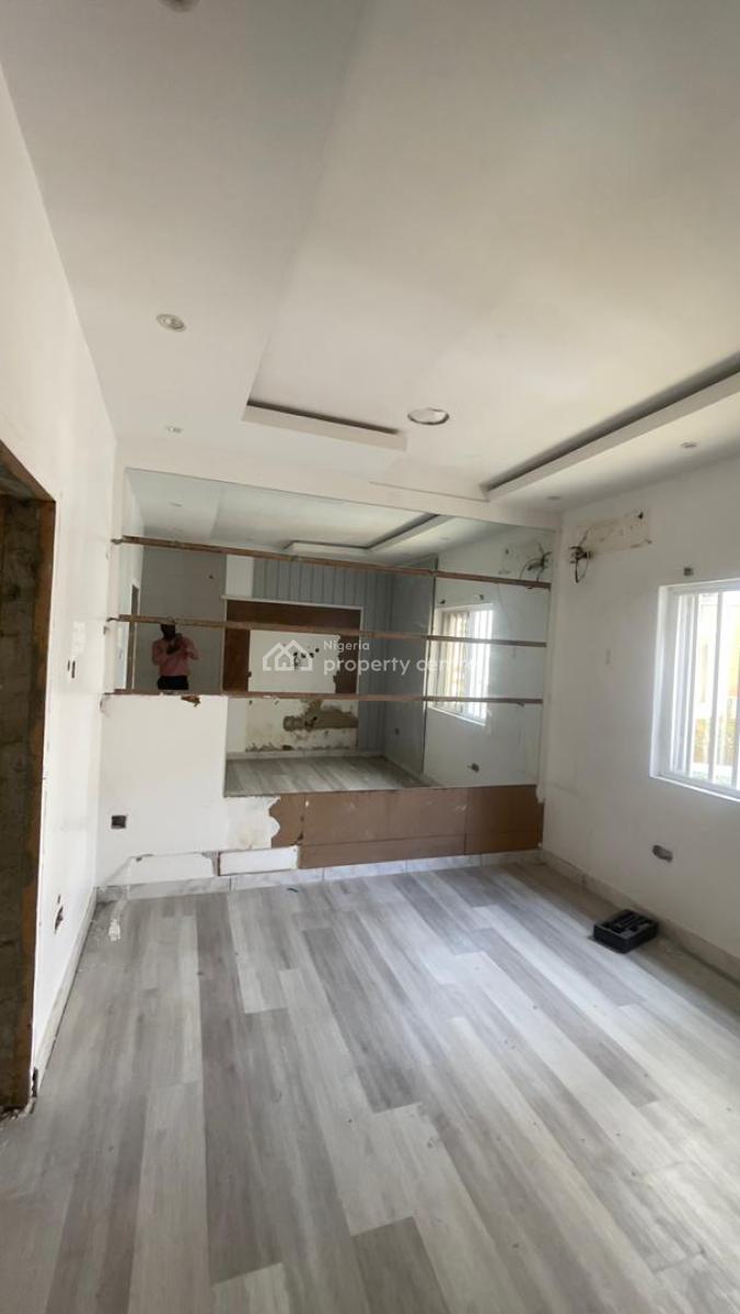 Spacious Upper-floor Commercial Space, Lekki Phase 1, Lekki, Lagos, Commercial Property for Rent