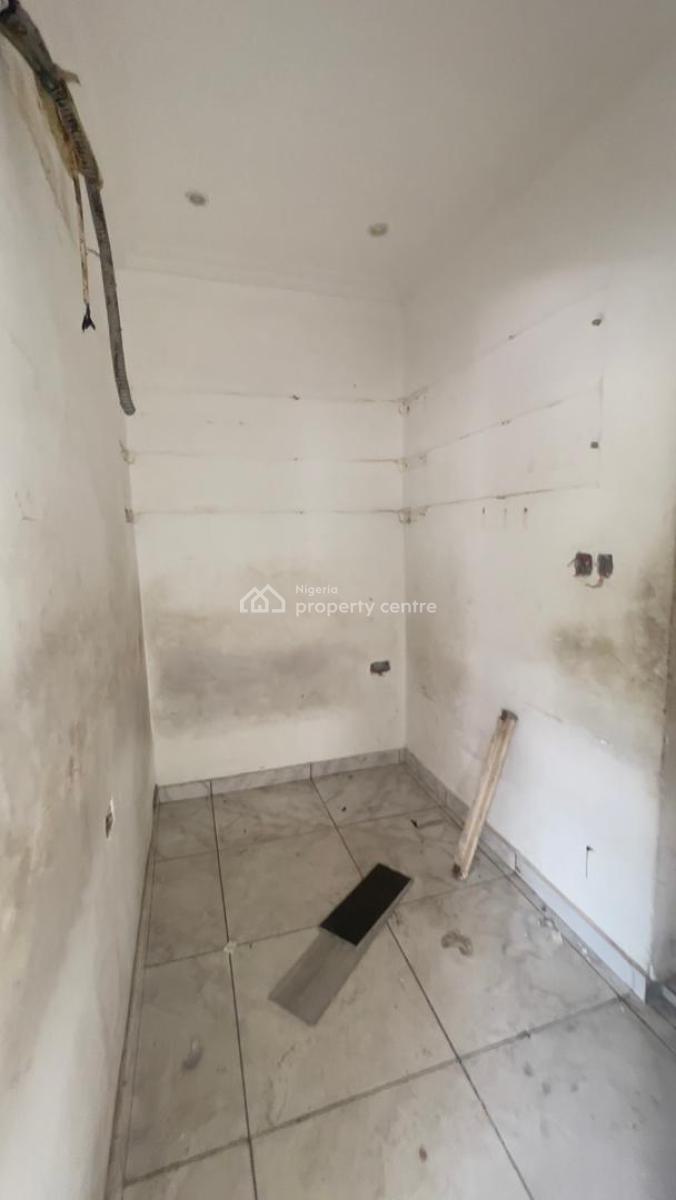 Spacious Upper-floor Commercial Space, Lekki Phase 1, Lekki, Lagos, Commercial Property for Rent