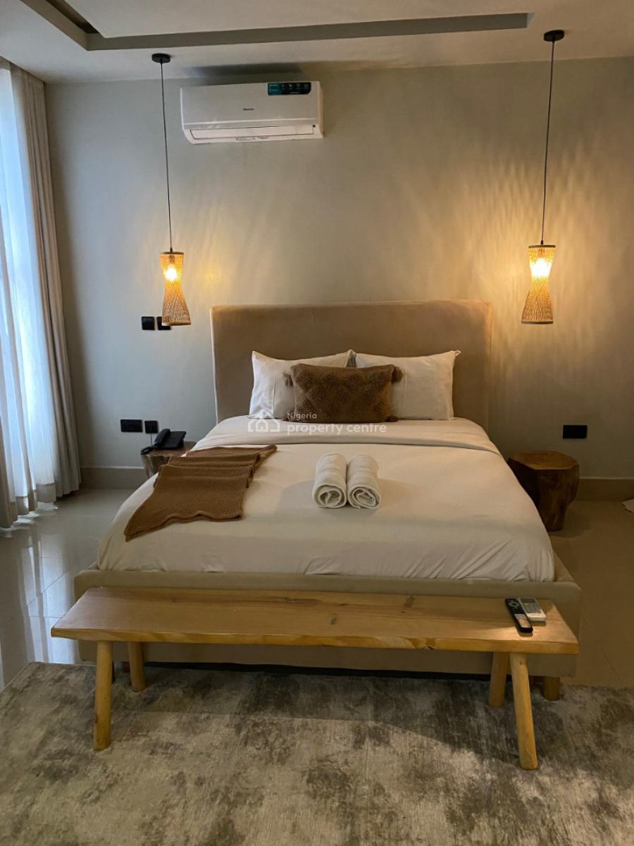 Spacious 2 Bedroom Flat, Admiralty Way, Lekki Phase One., Lekki, Lagos, Flat / Apartment Short Let