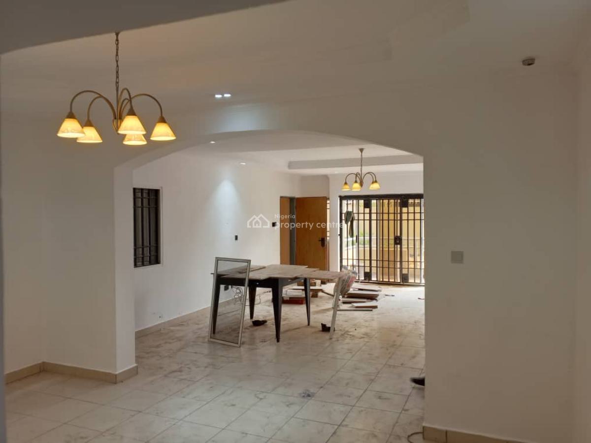 Well Renovated 3-bedroom Apartment with Bq, Lekki Phase 1, Lekki, Lagos, Flat / Apartment for Rent