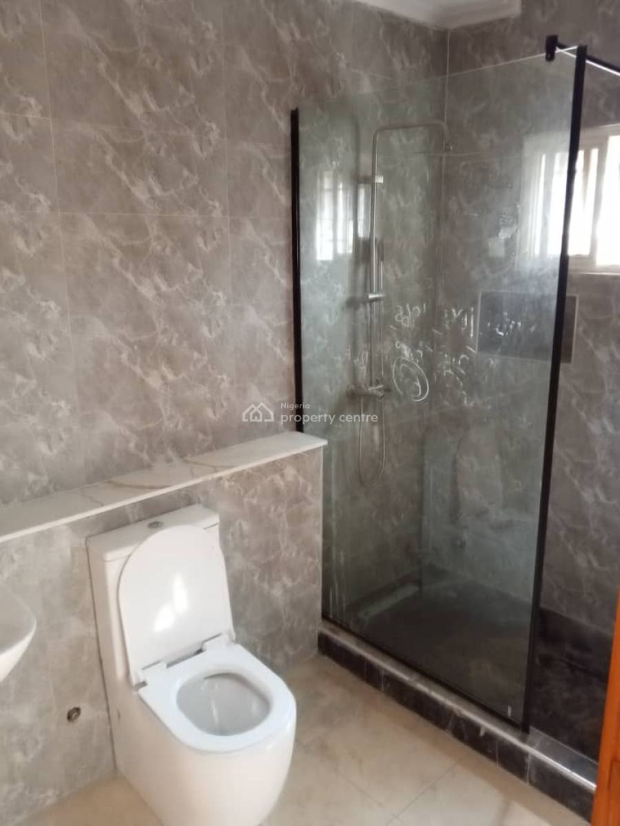 Well Renovated 4-bedroom Maisonette with Bq, Lekki Phase 1, Lekki, Lagos, Flat / Apartment for Rent
