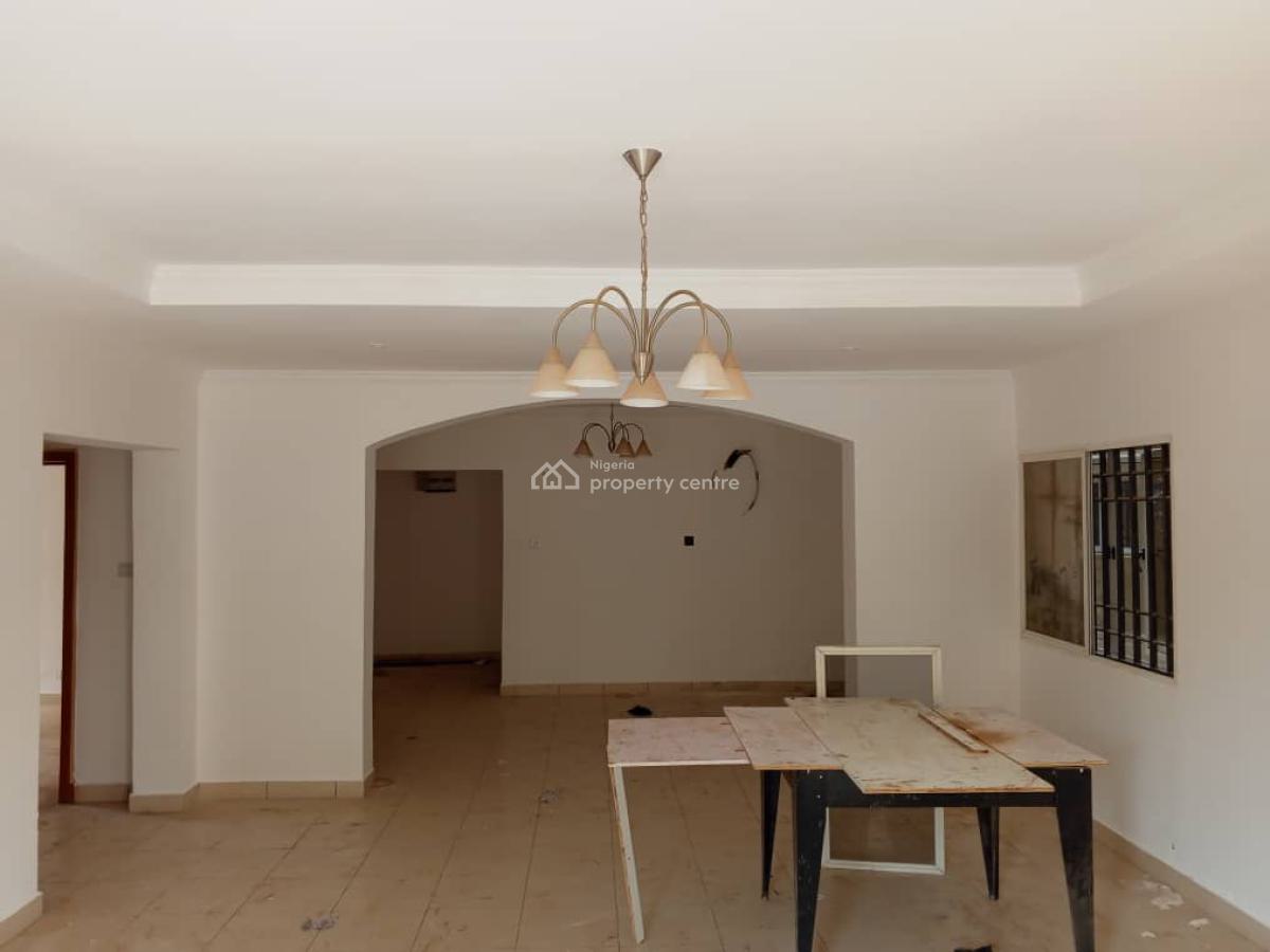 Well Renovated 4-bedroom Maisonette with Bq, Lekki Phase 1, Lekki, Lagos, Flat / Apartment for Rent