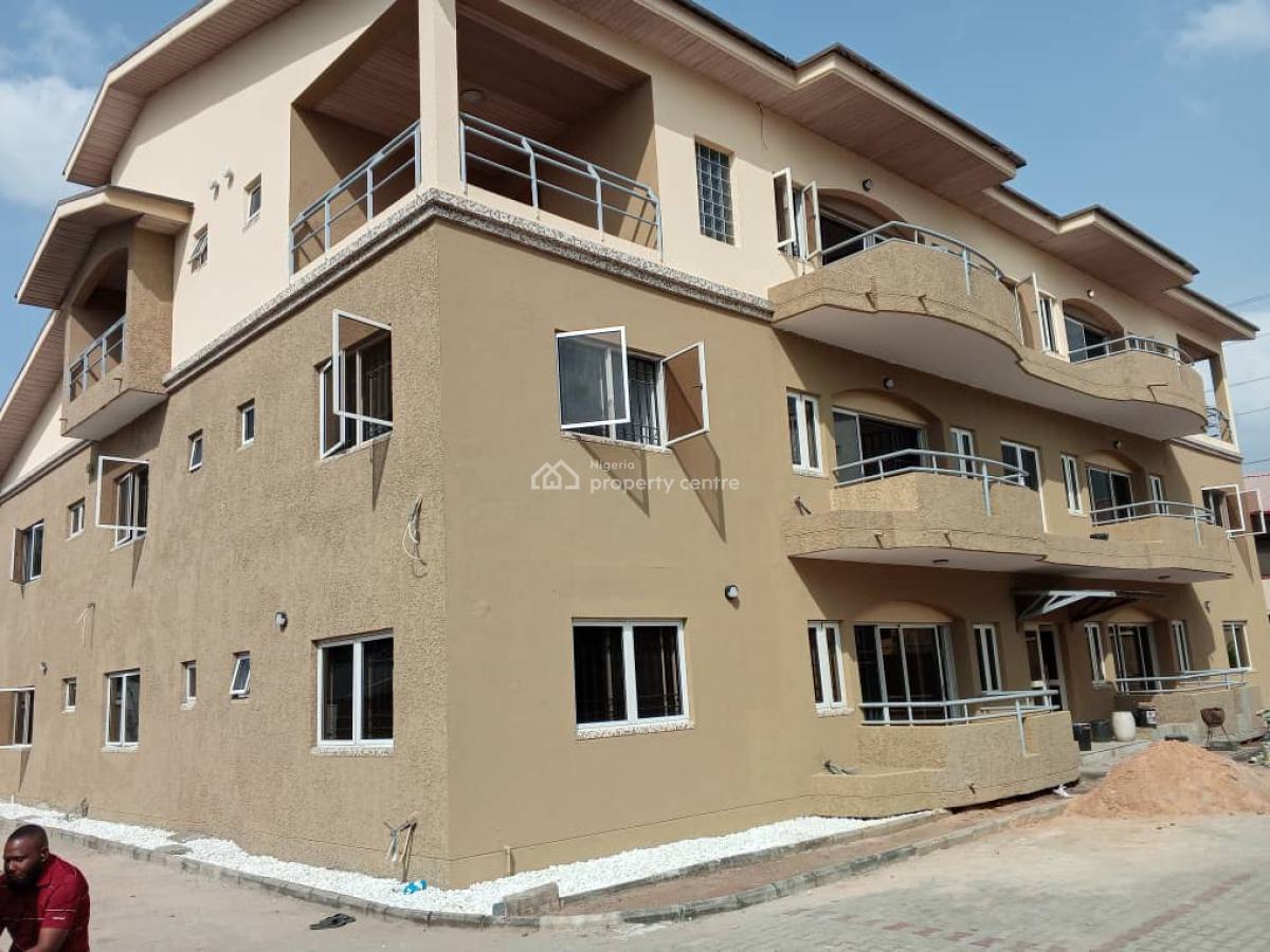 Well Renovated 4-bedroom Maisonette with Bq, Lekki Phase 1, Lekki, Lagos, Flat / Apartment for Rent