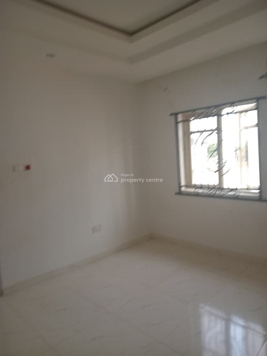 Lovely 2 Bedroom Flat Upstairs, Off Admiralty Way, Lekki Phase 1, Lekki, Lagos, Flat / Apartment for Rent