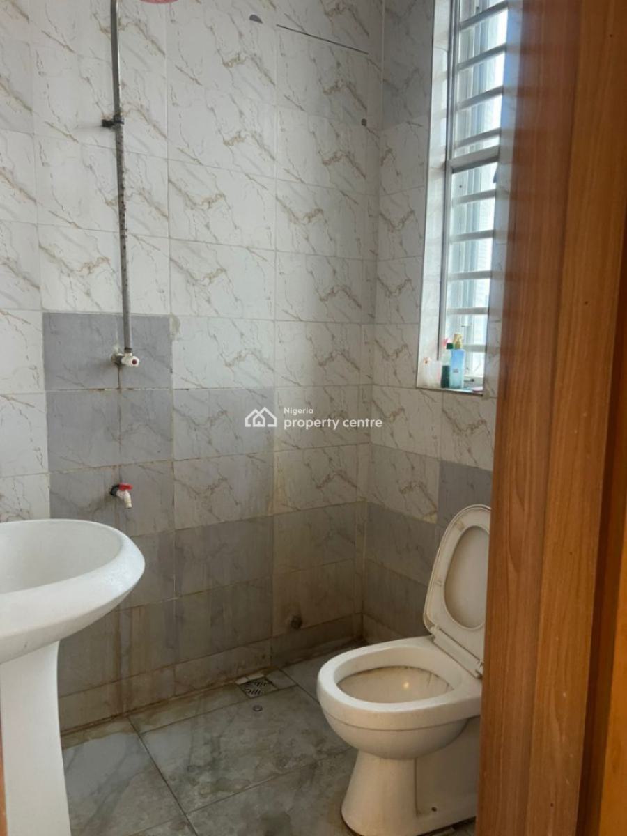 Single Room in a Shared Apartment, Lekki, Lagos, Flat / Apartment for Rent