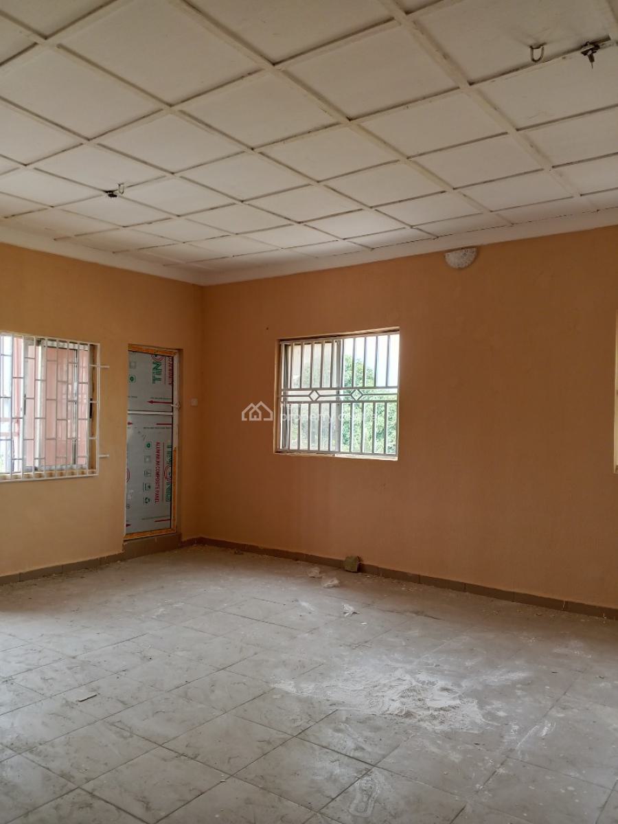 Clean 2 Bedroom, Aiyelegun Bucknor, Isolo, Lagos, Flat / Apartment for Rent