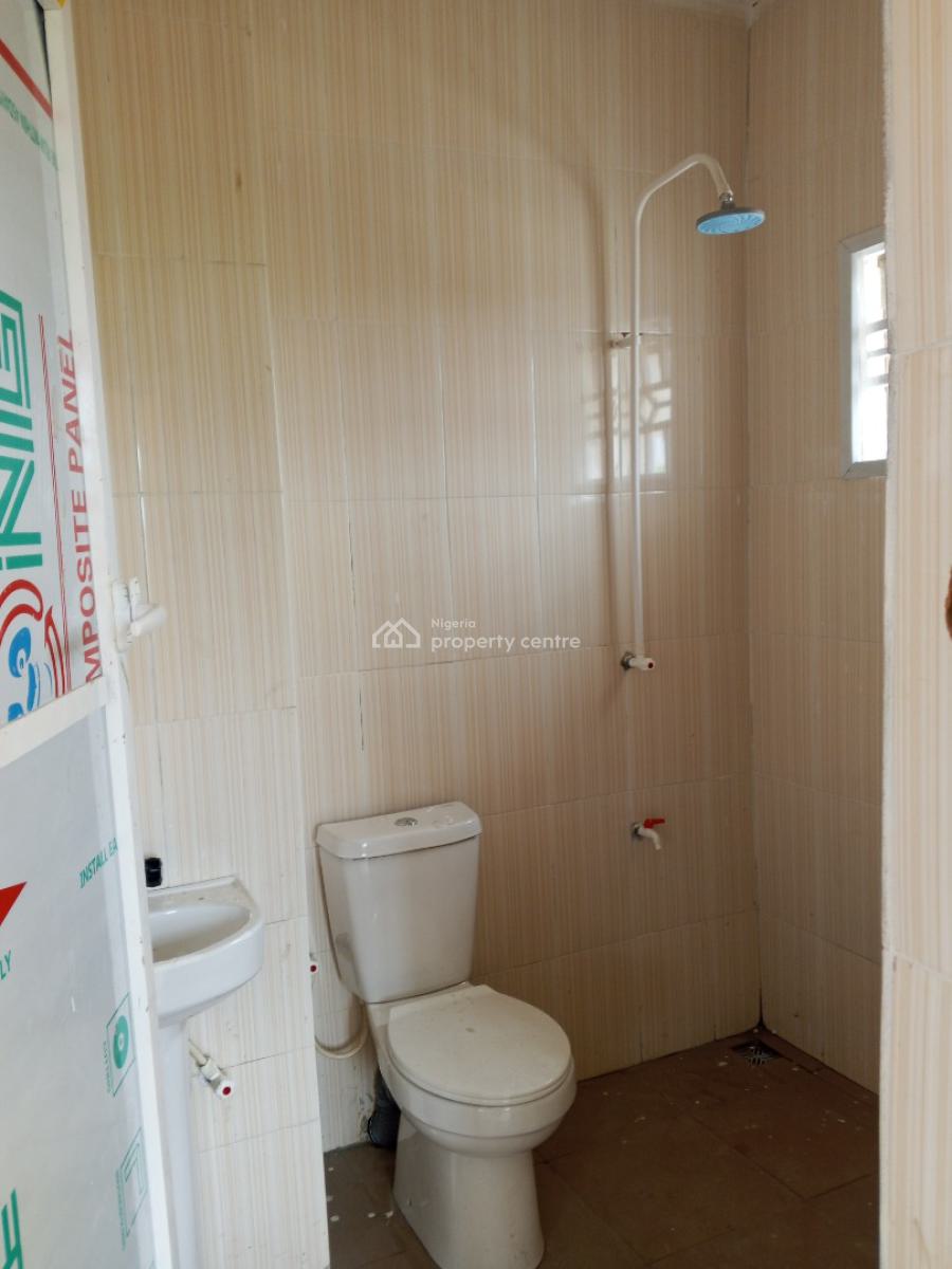 Clean 2 Bedroom, Aiyelegun Bucknor, Isolo, Lagos, Flat / Apartment for Rent