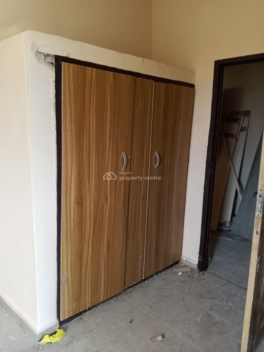Clean 2 Bedroom, Aiyelegun Bucknor, Isolo, Lagos, Flat / Apartment for Rent