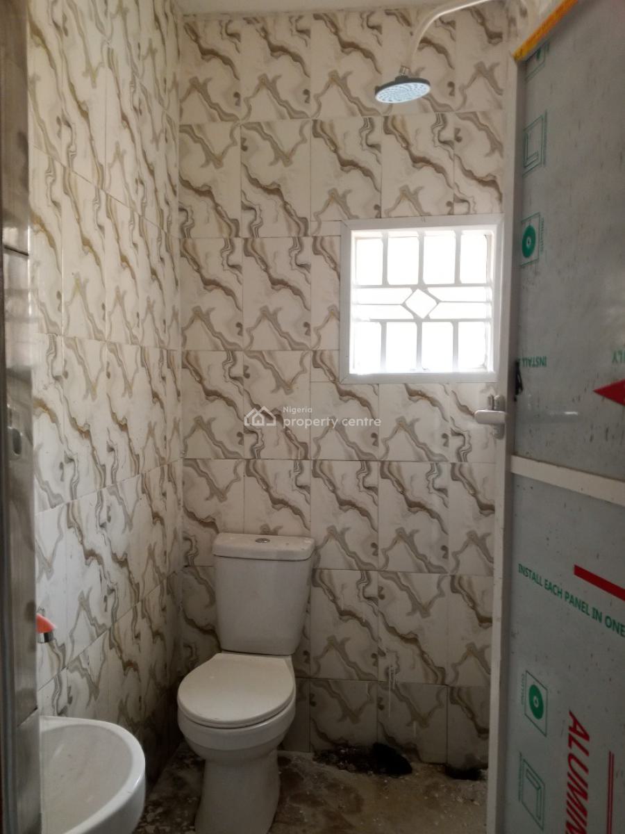 Clean 2 Bedroom, Aiyelegun Bucknor, Isolo, Lagos, Flat / Apartment for Rent