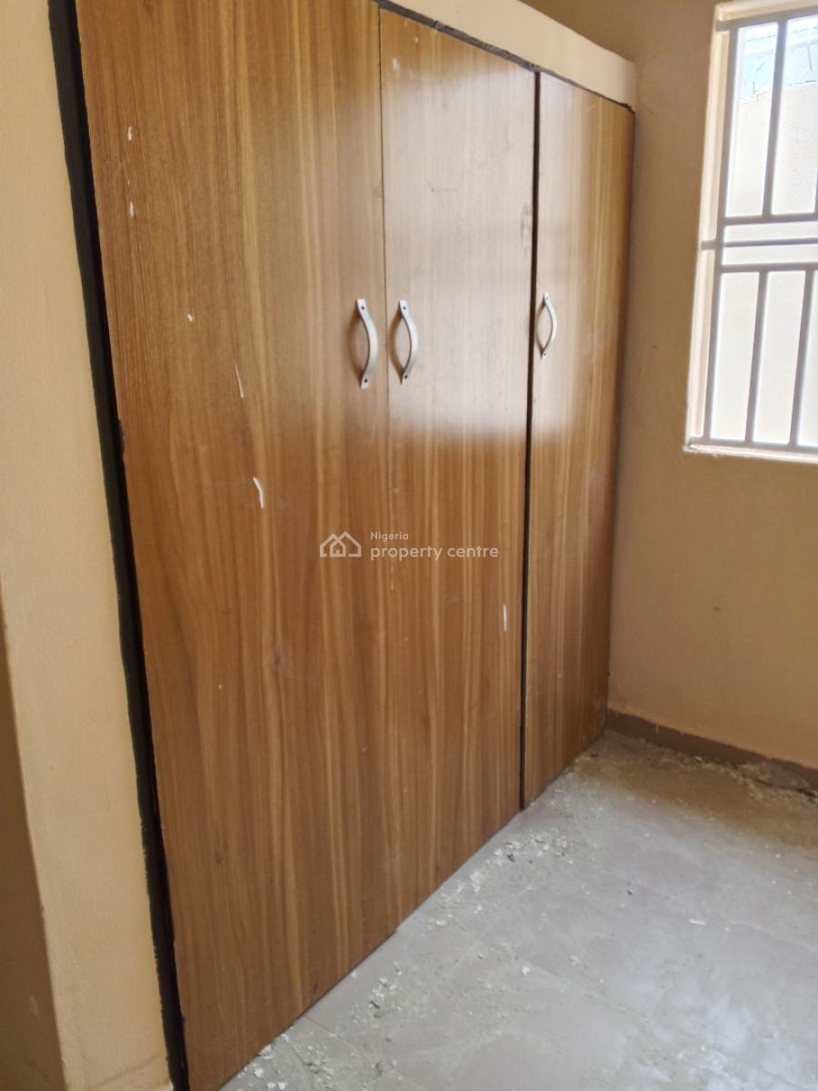 Clean 2 Bedroom, Aiyelegun Bucknor, Isolo, Lagos, Flat / Apartment for Rent