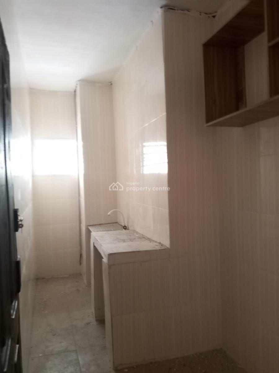 Clean 2 Bedroom, Aiyelegun Bucknor, Isolo, Lagos, Flat / Apartment for Rent
