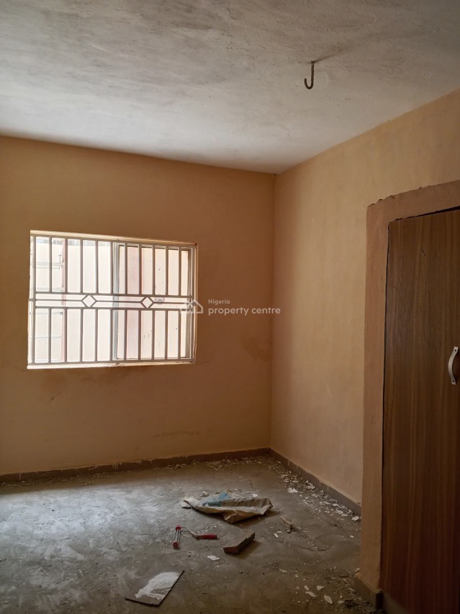 Clean 2 Bedroom, Aiyelegun Bucknor, Isolo, Lagos, Flat / Apartment for Rent