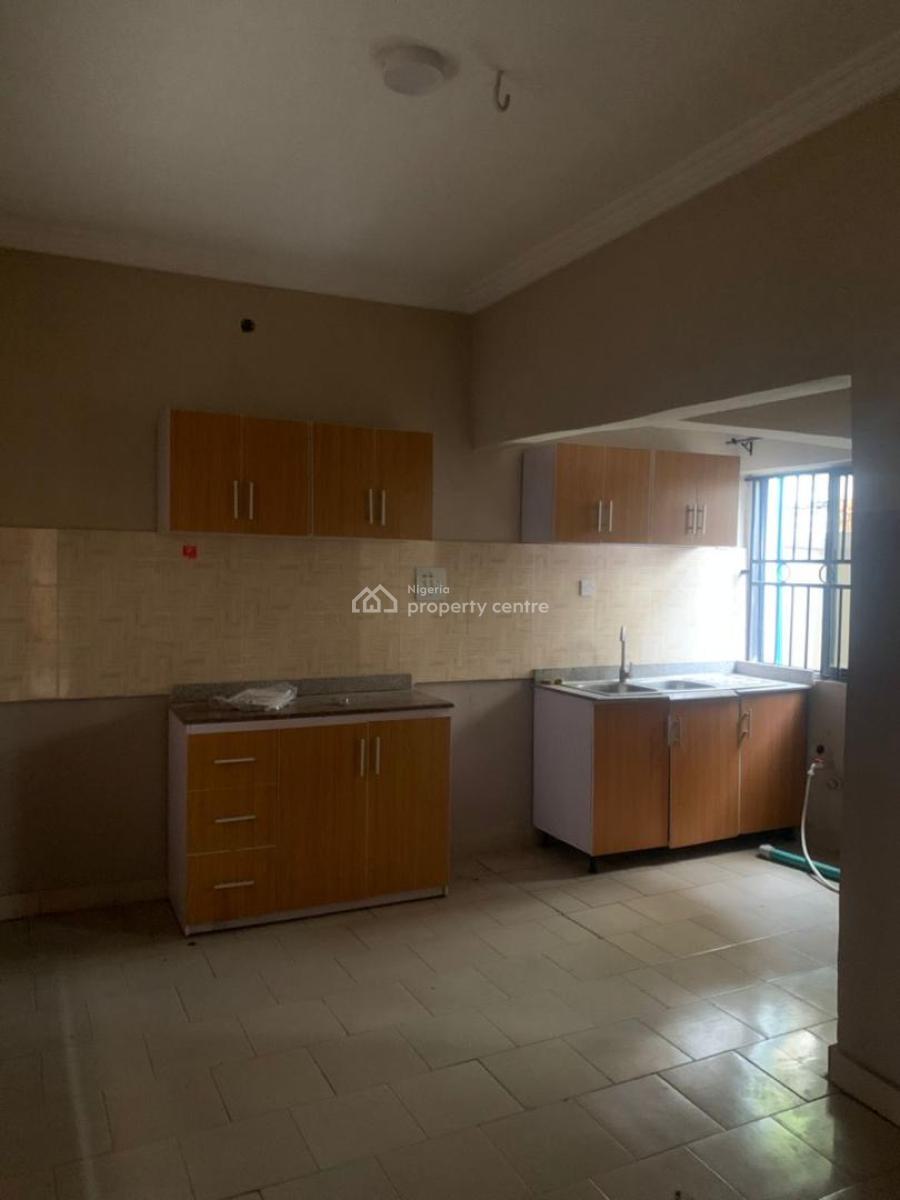 Well Maintained 2 Bedroom Apartments, Lekki Phase 1, Lekki, Lagos, Flat / Apartment for Rent