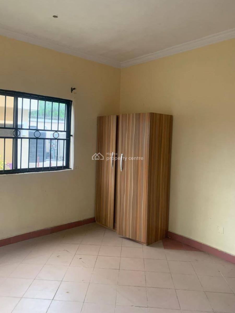 Well Maintained 2 Bedroom Apartments, Lekki Phase 1, Lekki, Lagos, Flat / Apartment for Rent